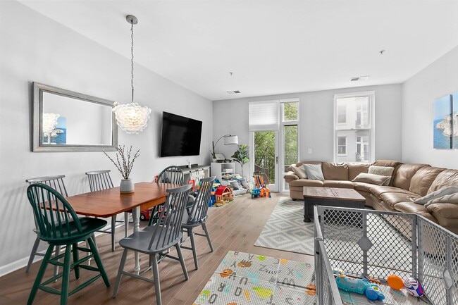 Photo - 1100 Adams St Unit 412