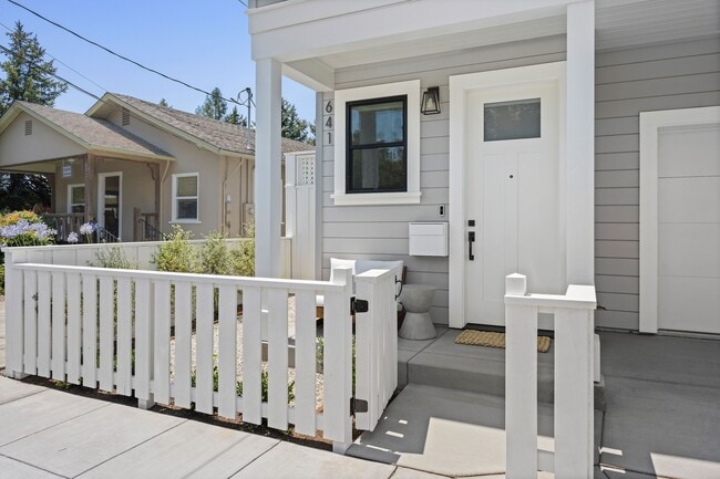 Photo - 641 Center St