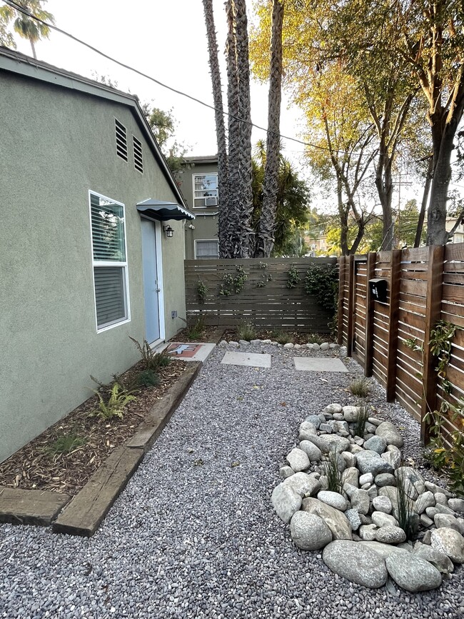 Private Outdoor Courtyard w/ own entrance - 3146 Rowena Ave Apartments Unit 3146 .5 Rowena Ave