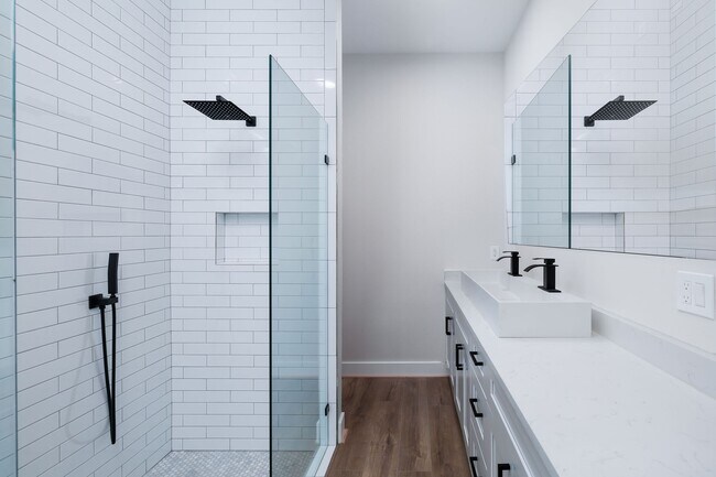 Photo - 354 Peach Pt Ln