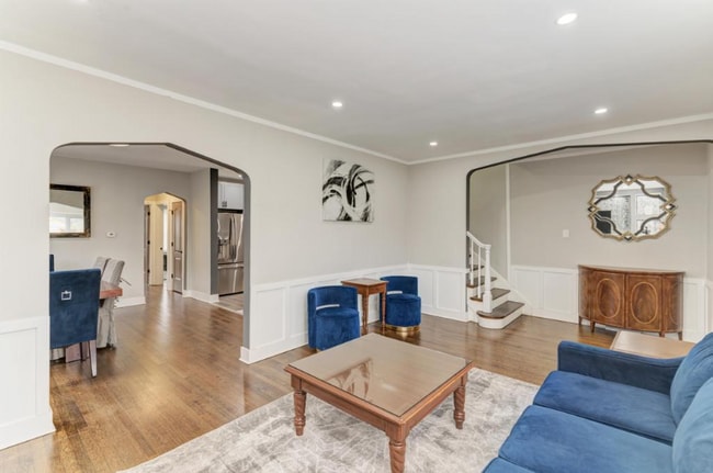 Photo - 9830 S Forest Ave