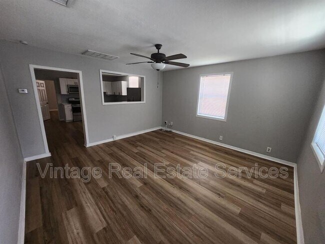 Photo - 2406 E Clark St Unidad #B