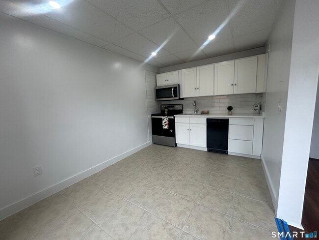 Building Photo - 156 Garfield Ave