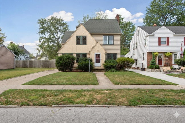 Building Photo - 174 E 196th St Rental