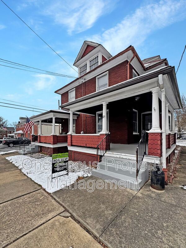 Building Photo - 325 Percy St