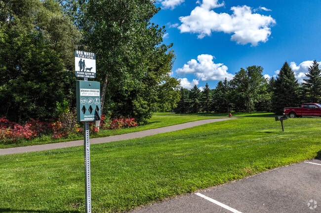 Picnic Area - Timberfield Apartments