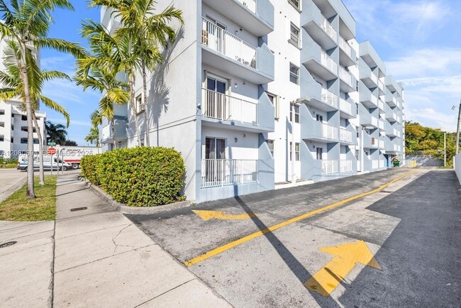 Photo - 2575 SW 27th Ave Unit 111