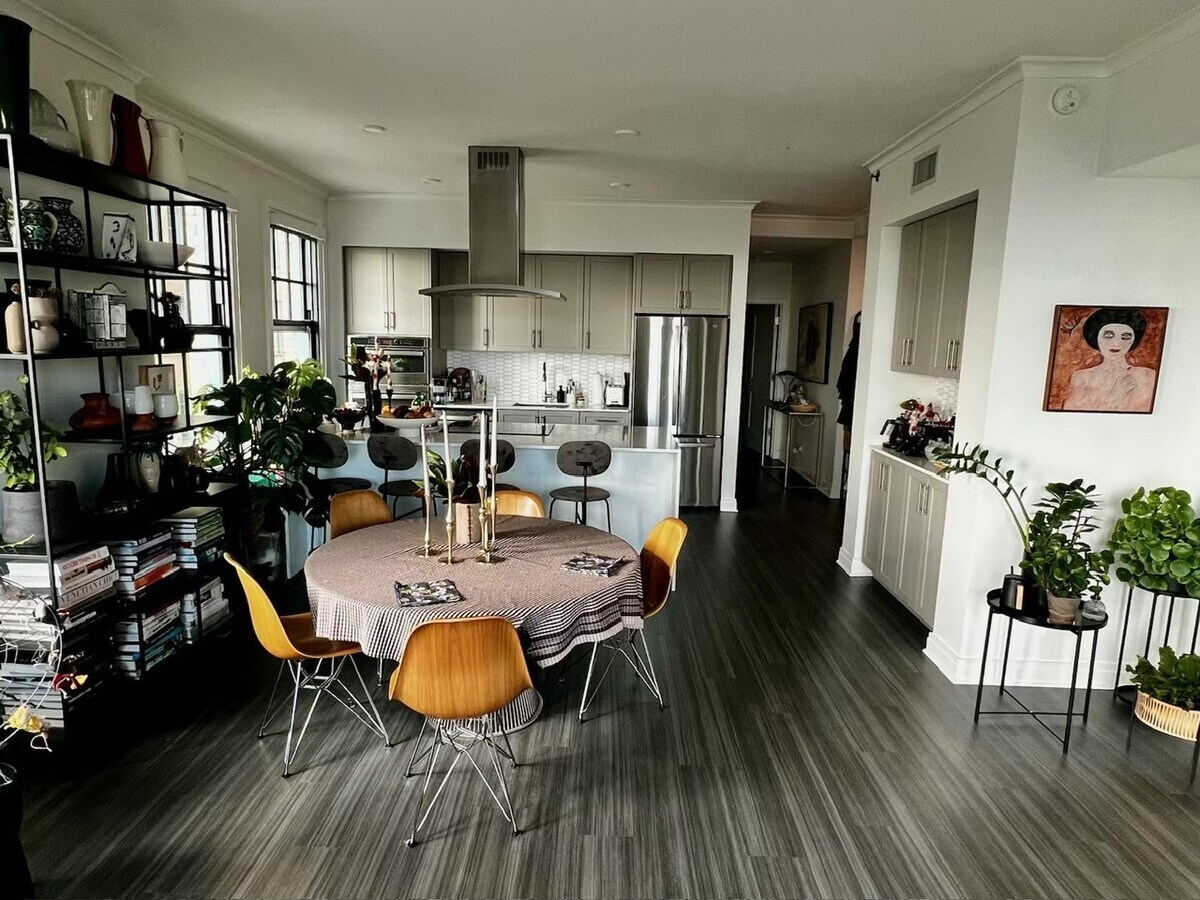 Photo - 2300 N Lincoln Park W Unidad 812