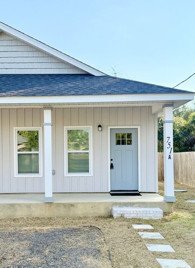 Building Photo - Modern 2-Bedroom Duplex