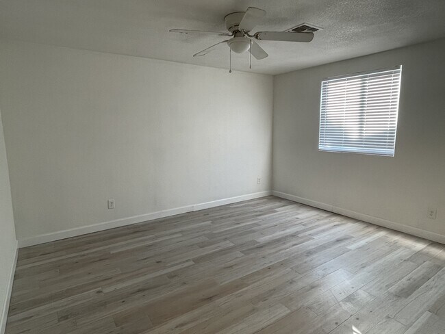 Photo - 824 W Romo Jones St