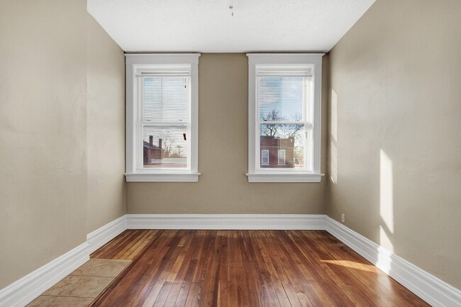 Photo - Hawtie w/ a Bawdie (big walk-in closet to die for) Unit 6832 2F