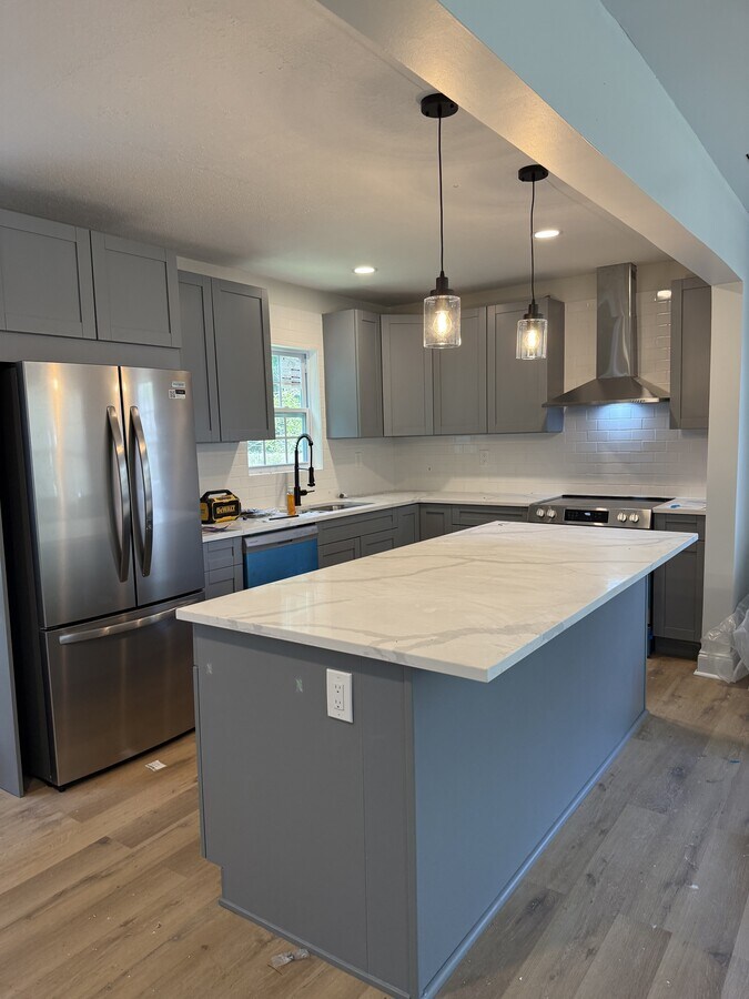 Photo - 2204 Redfern Rd