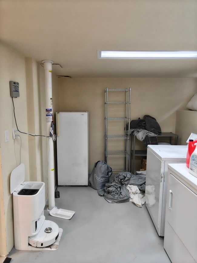 544 N Logan St Unit Garden Level