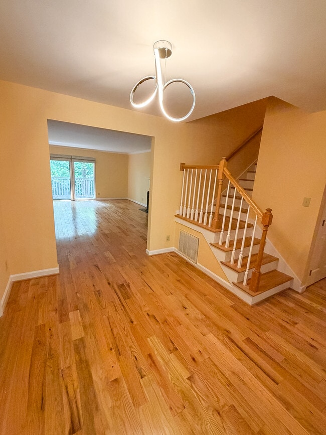 Photo - 106 Montrose Dr