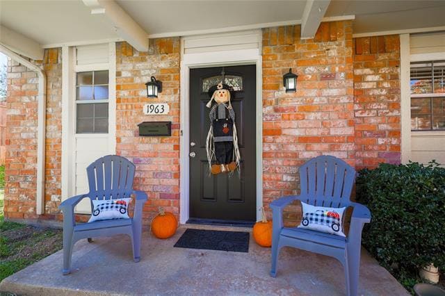 Building Photo - 1963 Shorewood Dr