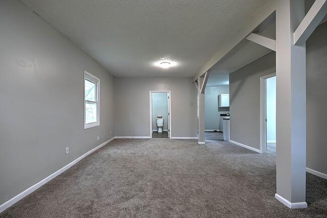 Photo - 635 S McKee St Unidad A