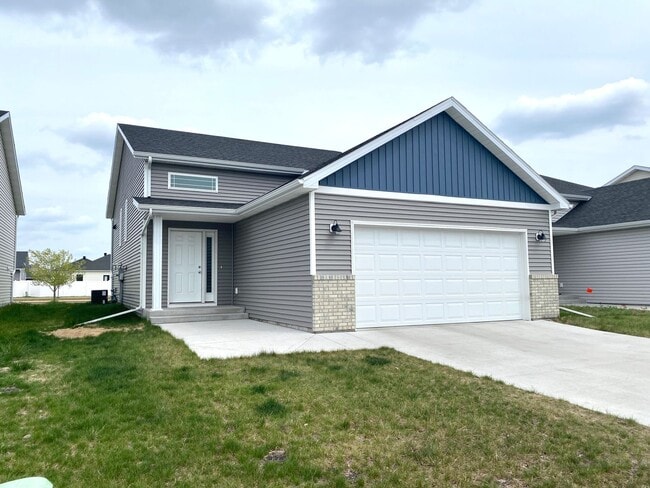 Building Photo - Beautiful 4 Bedroom Home by Brooks Harbor ...