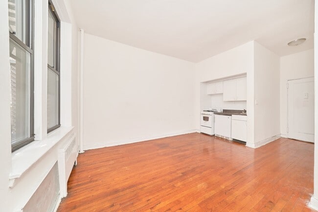 Large Studio in the heart of Hells Kitchen