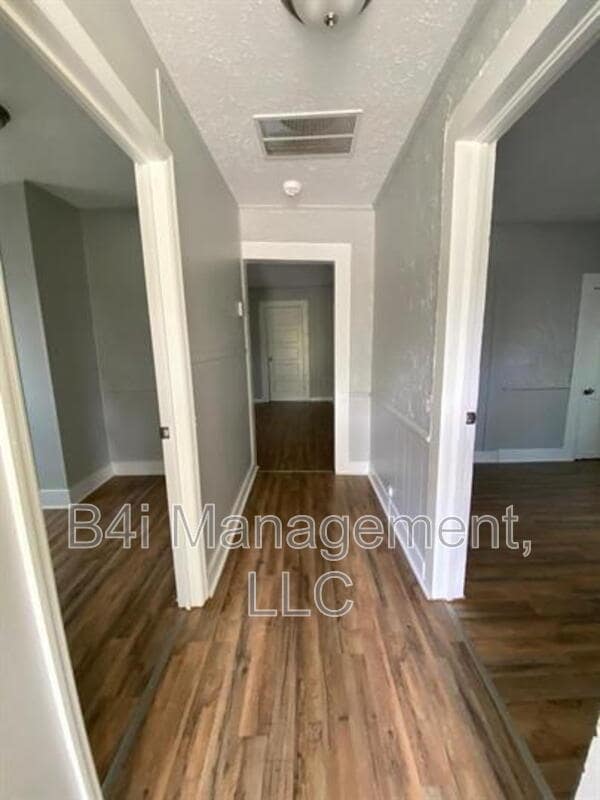 Photo - 110 W Mitchell St