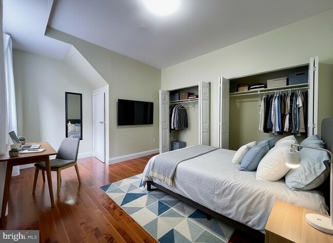 Building Photo - 443 Fairmount Ave Unit D