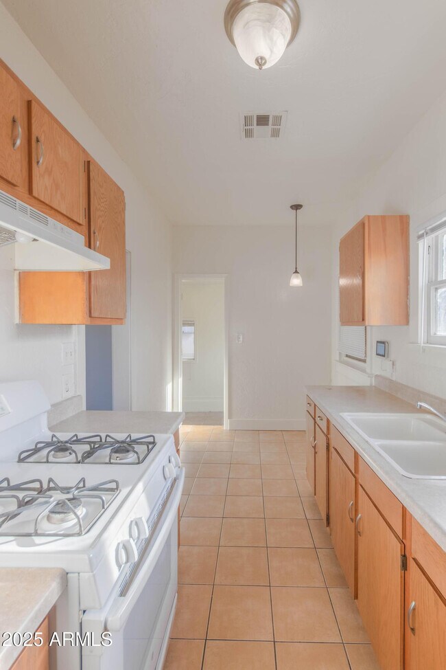 Photo - 2032 W Adams St Unit 3