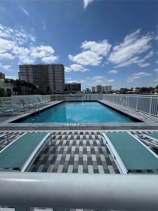 Building Photo - 1913 S Ocean Dr Unit 411 Rental