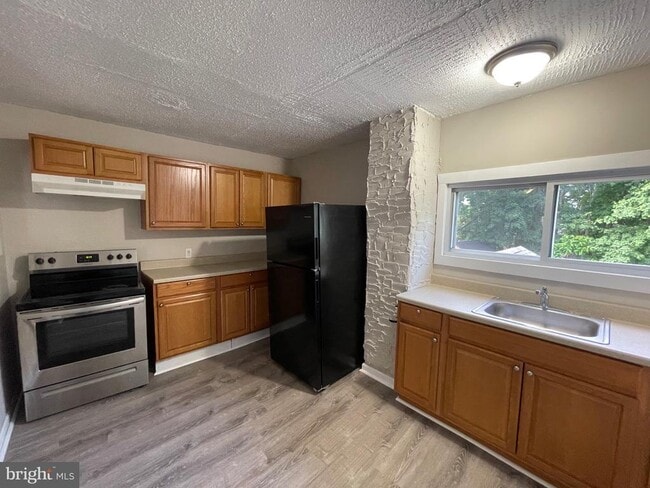 Building Photo - 382 E Broadway Rental