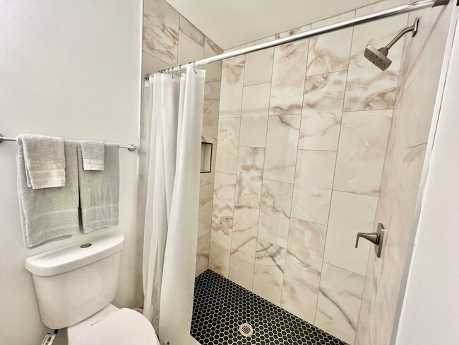 Photo - 2041 Adams St Unit 2043