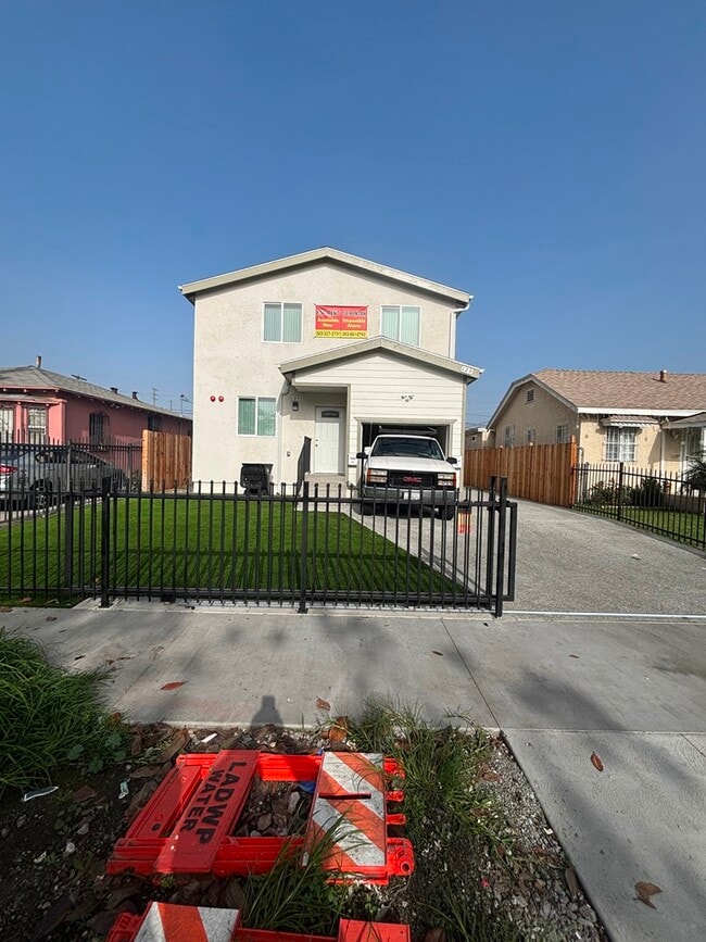 Building Photo - 127 W 93rd St