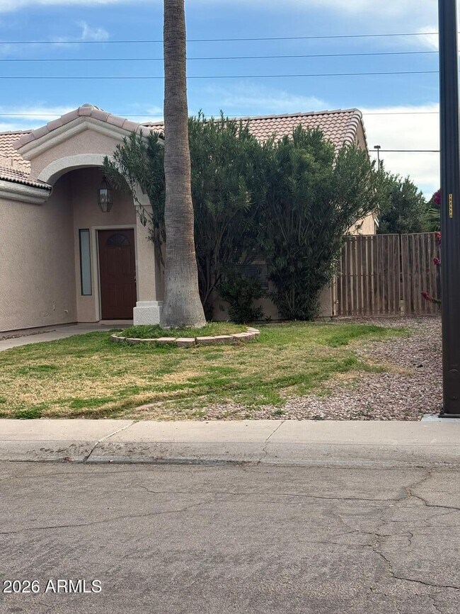 Photo - 1913 E Marquette Dr