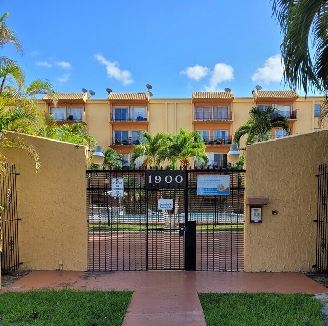 1900 W 54th St Unit 422
