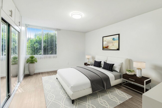 Photo - Balboa Court