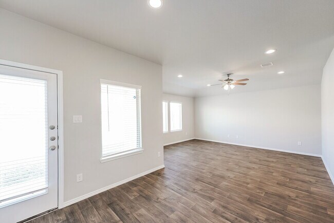 Photo - 21302 Brookwood Cres Dr