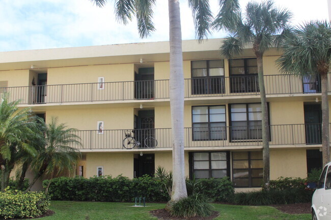 Building Photo - 7 Royal Palm Way Unit 303 Rental