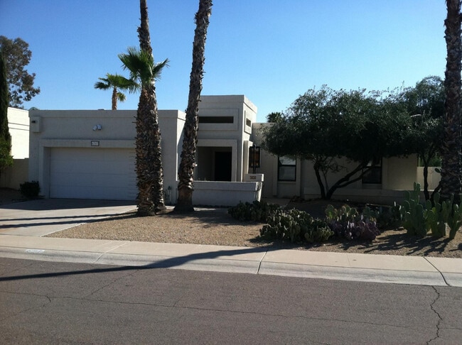 Building Photo - 6707 E Kelton Ln
