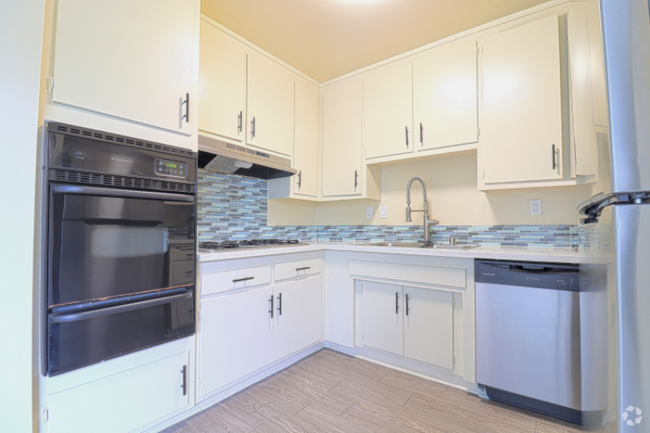 Building Photo - 12015 Kling St Unit 202 Rental