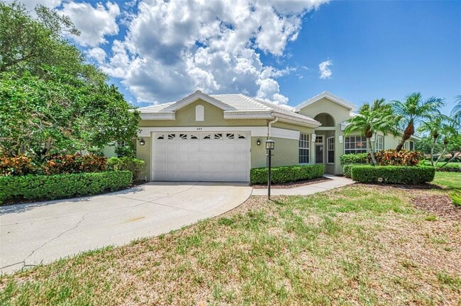 Building Photo - 549 Fallbrook Dr