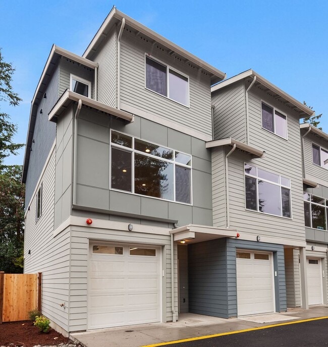 Photo - 4Bd/3.5Ba Shoreline Townhome