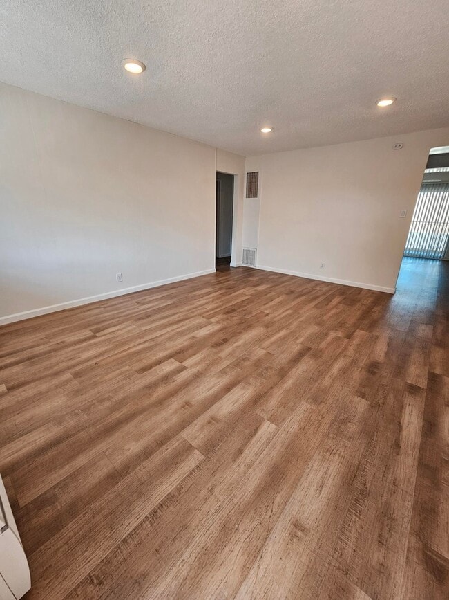 Photo - 8919 Longden Ave