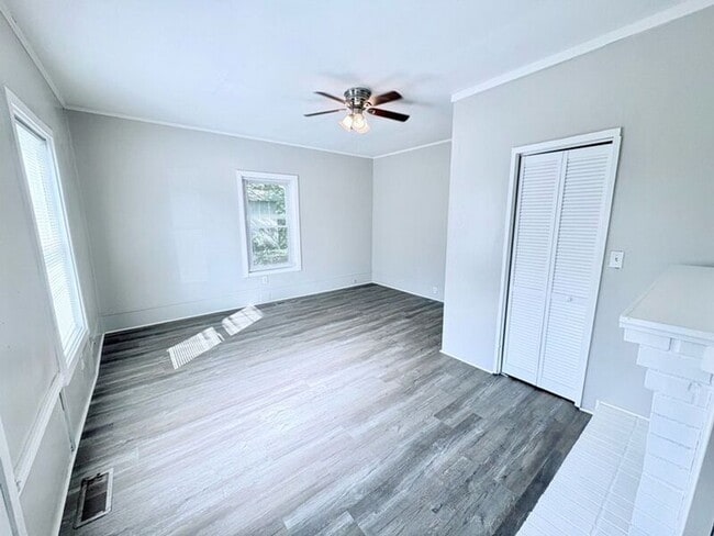 Photo - 533 Broadway St