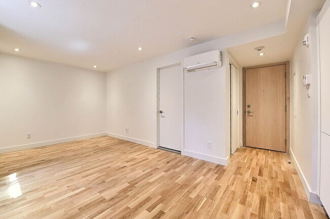 Photo - 3195 Av. Van Horne Unit 101