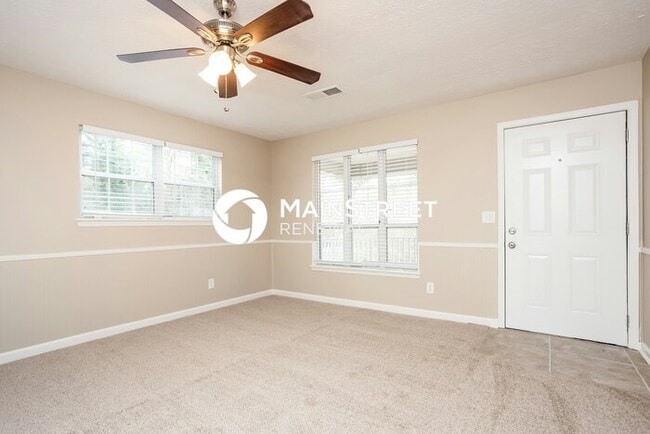 Photo - 4 Bedroom Pet-Friendly Home in Union City, GA with Main Street Renewal