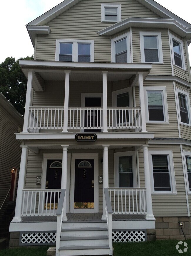 Building Photo - 624 Smith St Unit 624 Smith #2 Rental