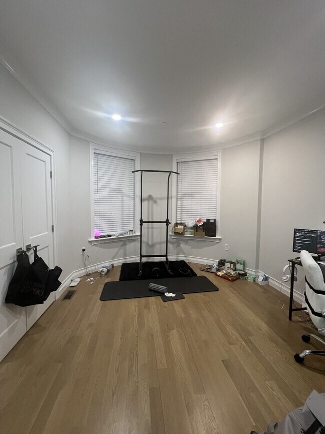 Photo - 4 Bedroom-No Broker Fee!