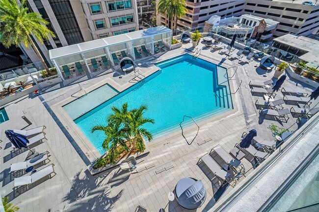 275 1st Ave S Unit 1202