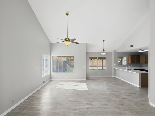 Photo - 3839 W Whitten St