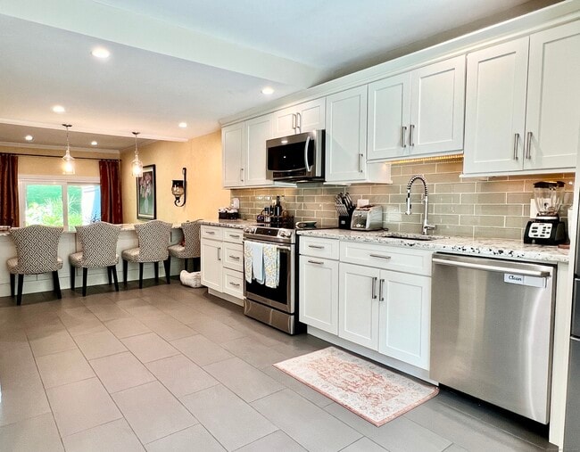 Photo - 126 Farmington Chase Crescent