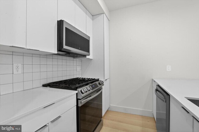 Building Photo - 2007 Cambridge St Unit 6