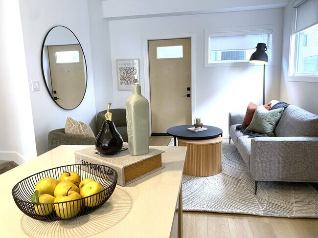 Photo - 9805-9153 153 St NW Unité MAIN 9805