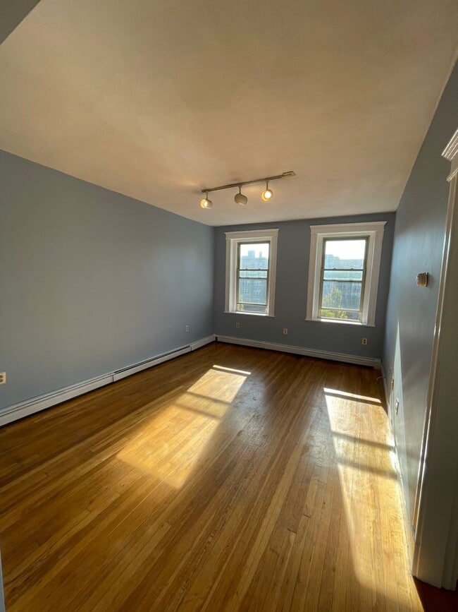 Photo - 1623 Commonwealth Ave